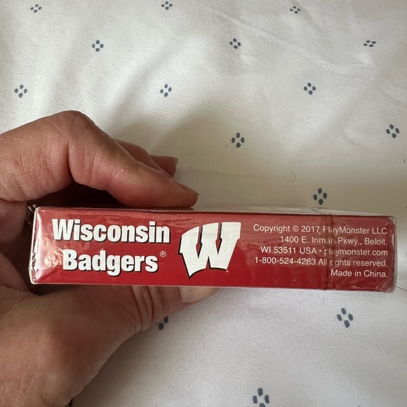 Wisconsin Badgers Playing Cards, new in sealed package, genuine college product - Picture 3 of 4